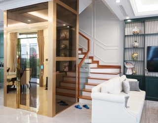 Khả năng vận chuyển và tải trọng của thang máy kính như thế nào?