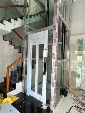 Hoàn thiện lắp kính thang khung nhôm kính tại Long Xuyên - An Giang